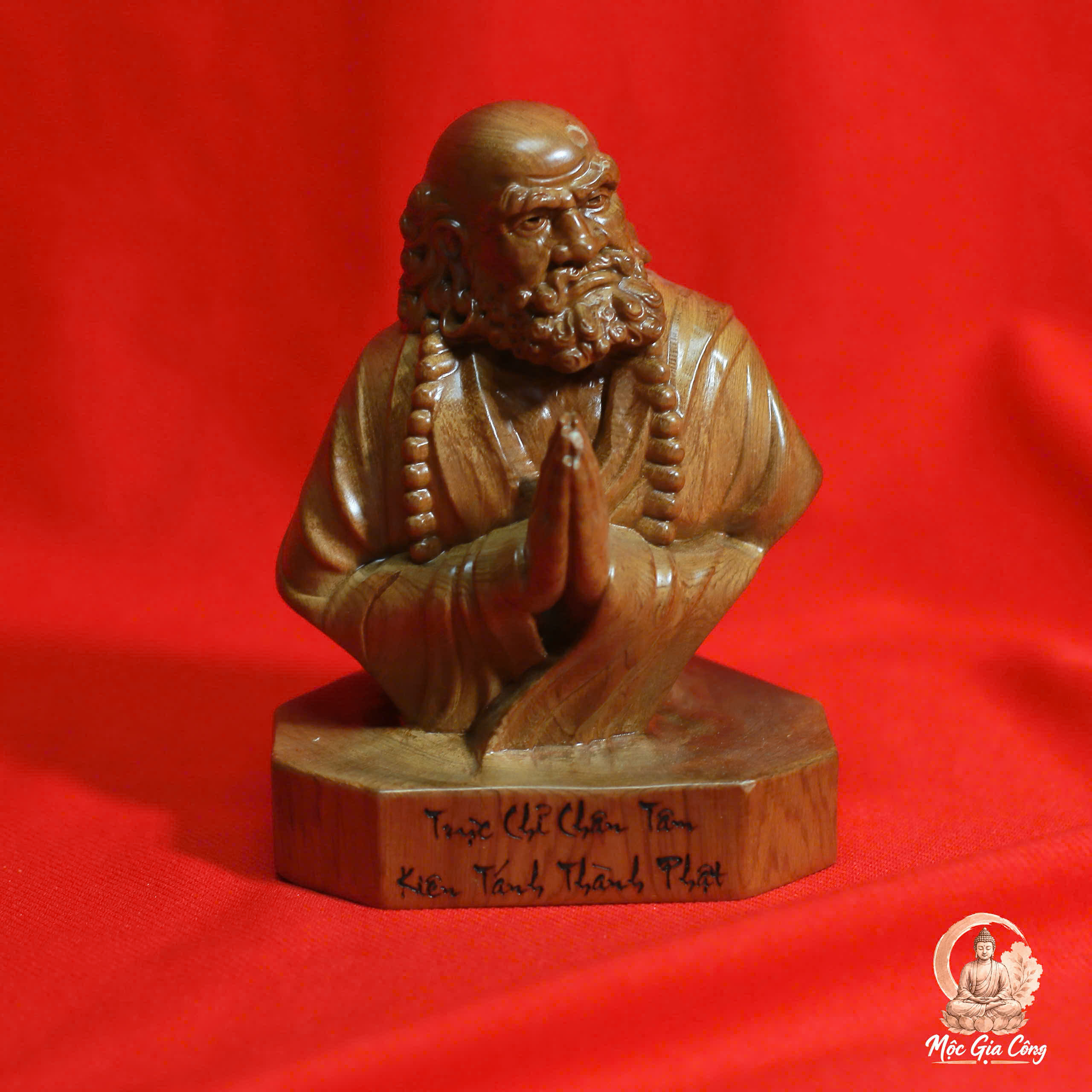 Diện Đạt Ma Gỗ Bách Xanh 8