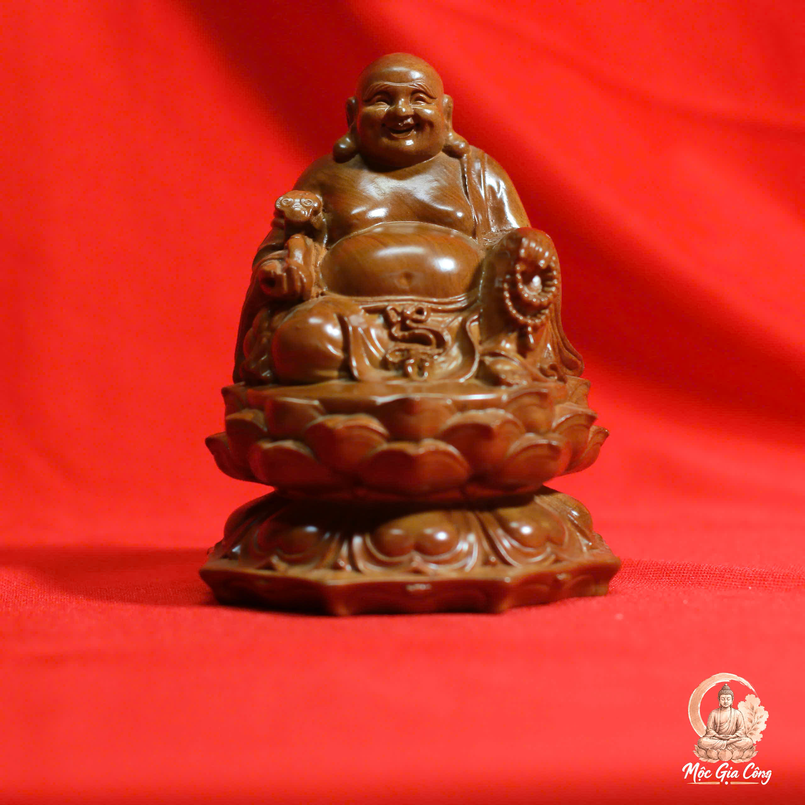 Di Lặc Tọa Sen Gỗ Bách Xanh