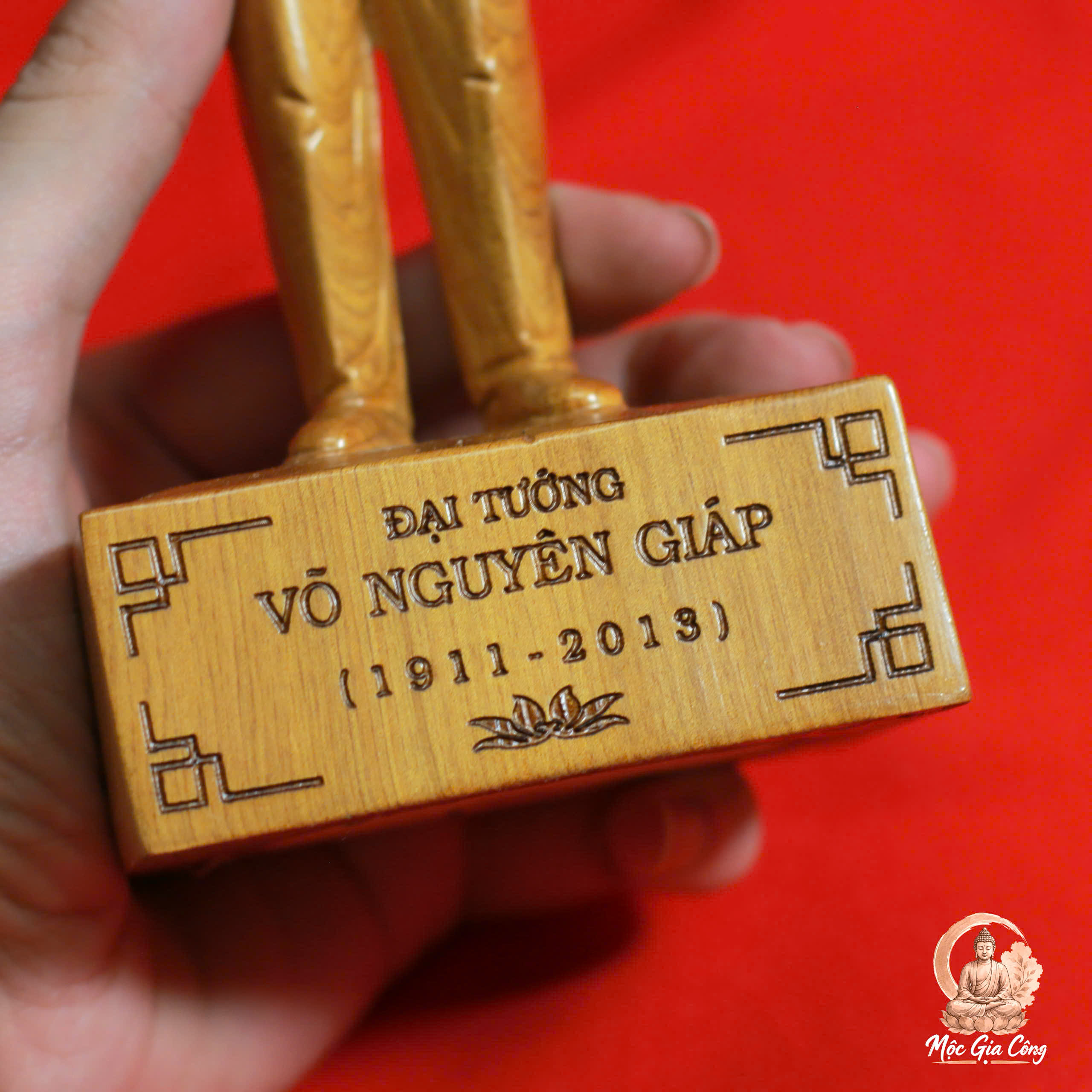 Đại Tướng Võ Nguyên Giáp Gỗ Bách Xanh 3