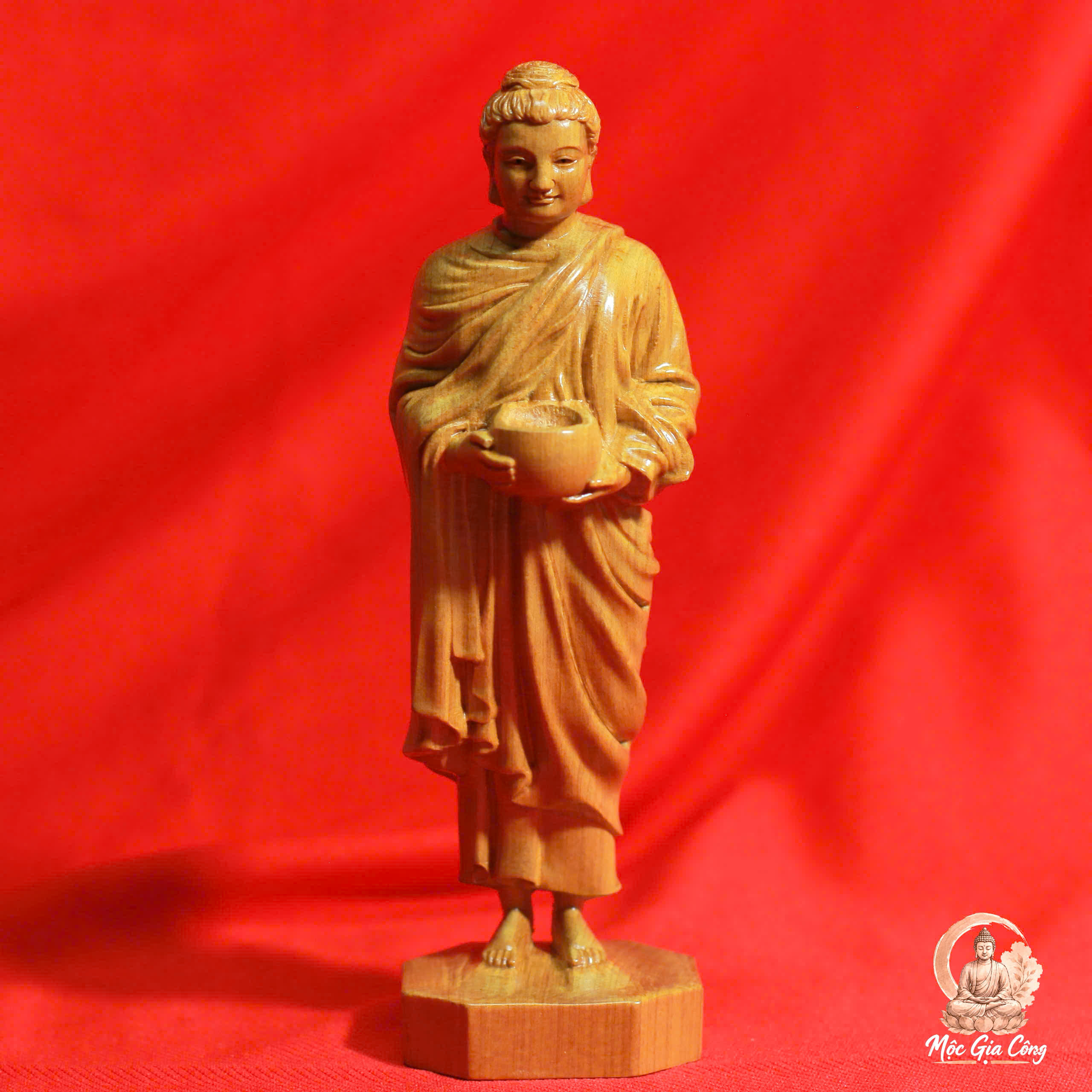 Phật Khất Thực Gỗ Bách Xanh
