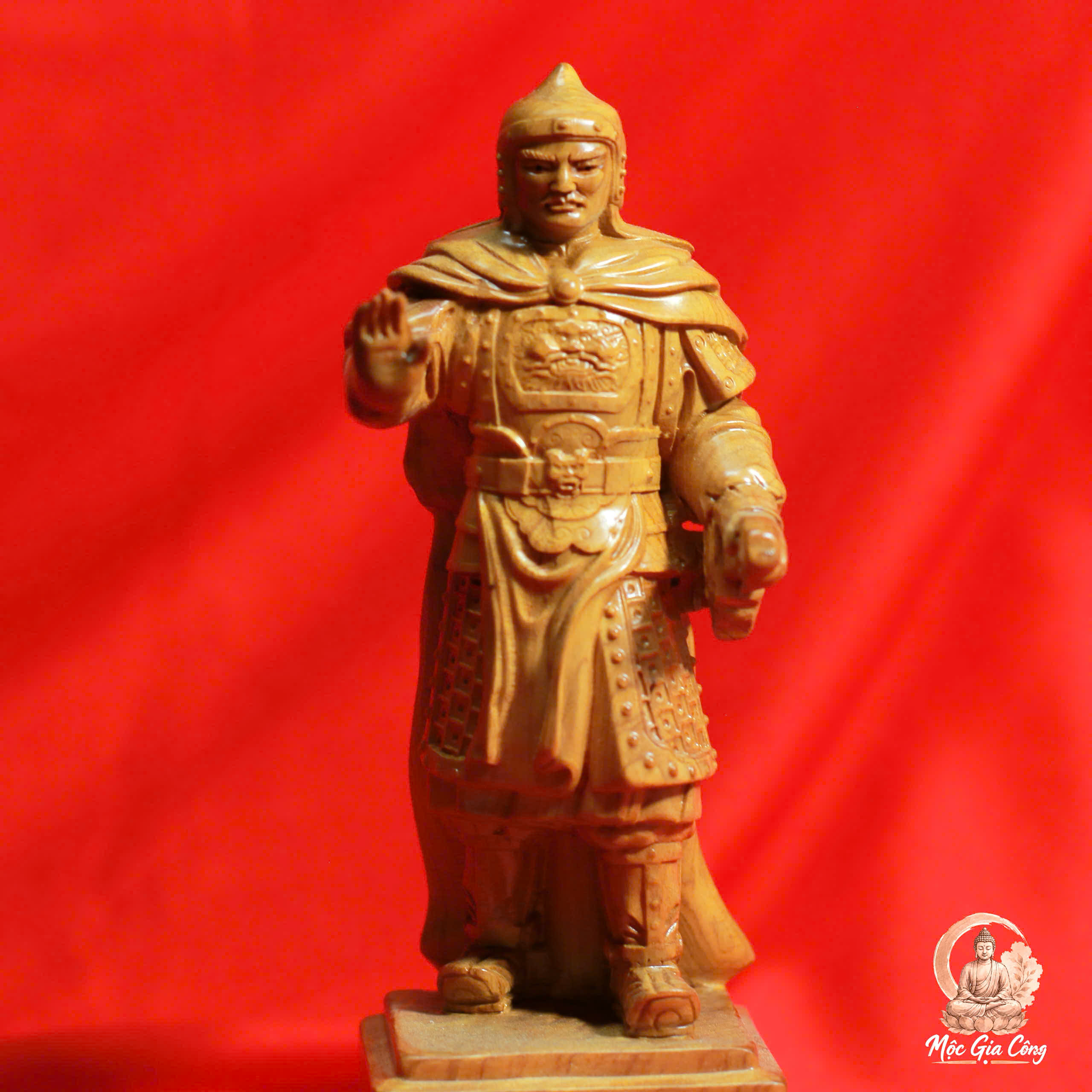 Hoàng Đế Quang Trung Gỗ Bách Xanh 3